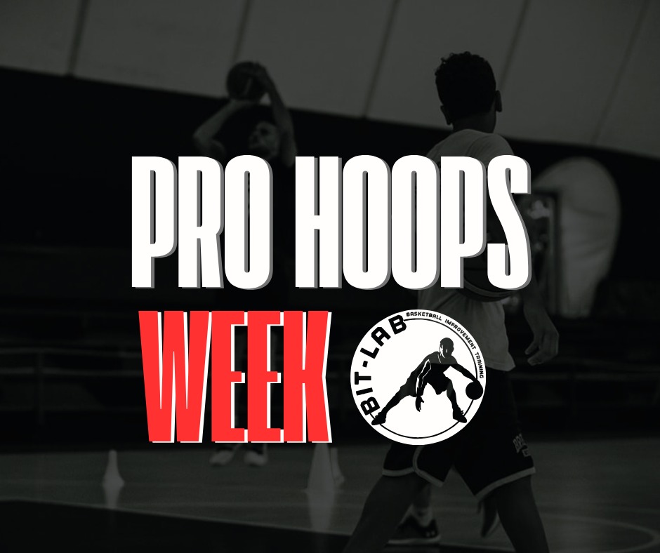 Grafica PRO HOOPS WEEK con scritta bianca e rossa e logo BIT-LAB su una fotografia di basket scurita